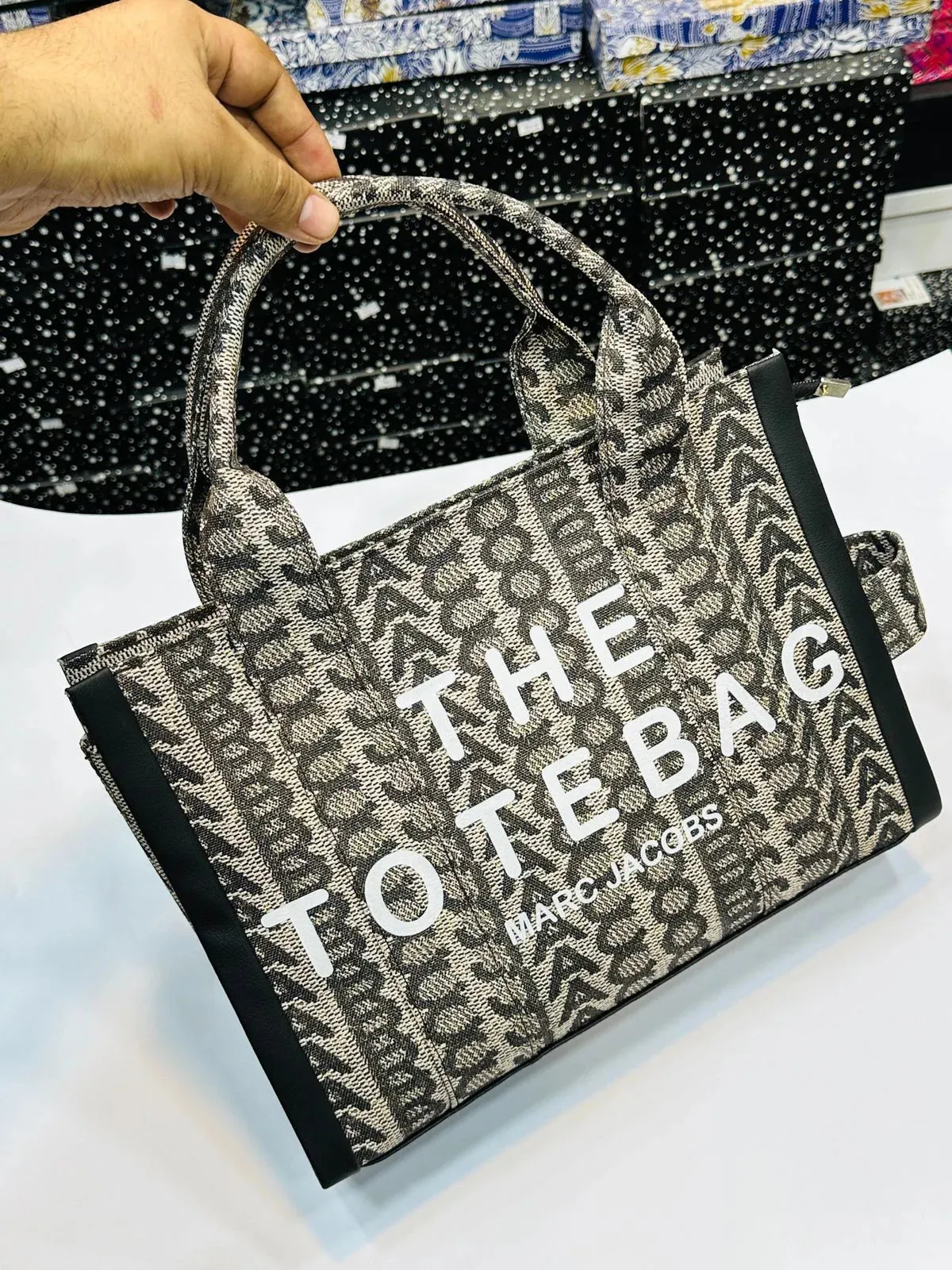 MARC JACOBS MONOGRAM TOTE BAG - BLACK